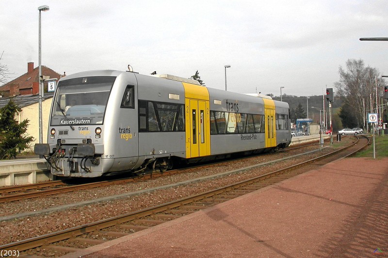 Bahn 203.jpg - In den Jahren 2000 - 2008 betrieb die private trans regio GmbH die Verbindung Kusel - Kaiserslautern.